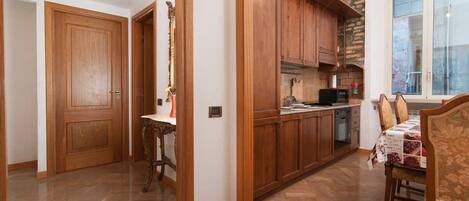 Apartment, 3 Bedrooms, Balcony | Dining