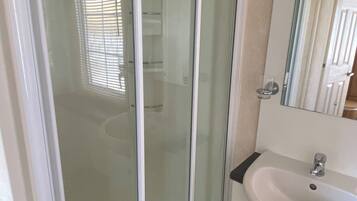 Chalet, 2 Bedrooms, Balcony, Garden View | Bathroom