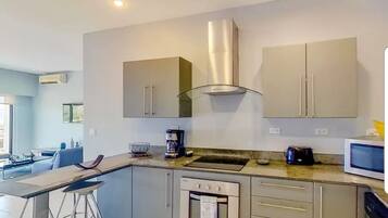 Condo, 3 Bedrooms, Accessible, Balcony | Dapur peribadi