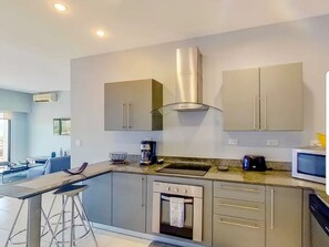 Condo, 3 habitaciones, con acceso para personas discapacitadas, balcón | Cocina privada