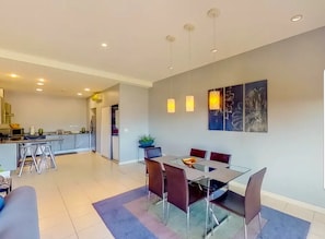 Condo, 3 Bedrooms, Accessible, Balcony | Interior