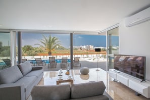 Villa, 3 Bedrooms, Private Pool, Garden View | Living area