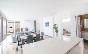 Villa, 3 Bedrooms, Private Pool, Garden View | Dining