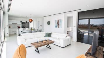 Villa, 3 Bedrooms, Private Pool, Garden View | Living room