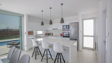 Villa, 3 habitaciones, alberca privada, vista al jardín | Interior