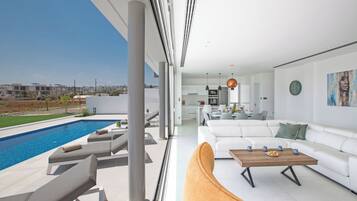 Villa, 3 Bedrooms, Private Pool, Garden View | Living room