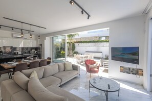 Villa, 4 Bedrooms, Private Pool, Garden View | Living room