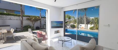 Villa, 4 soverom, privat basseng, hageutsikt | Oppholdsrom