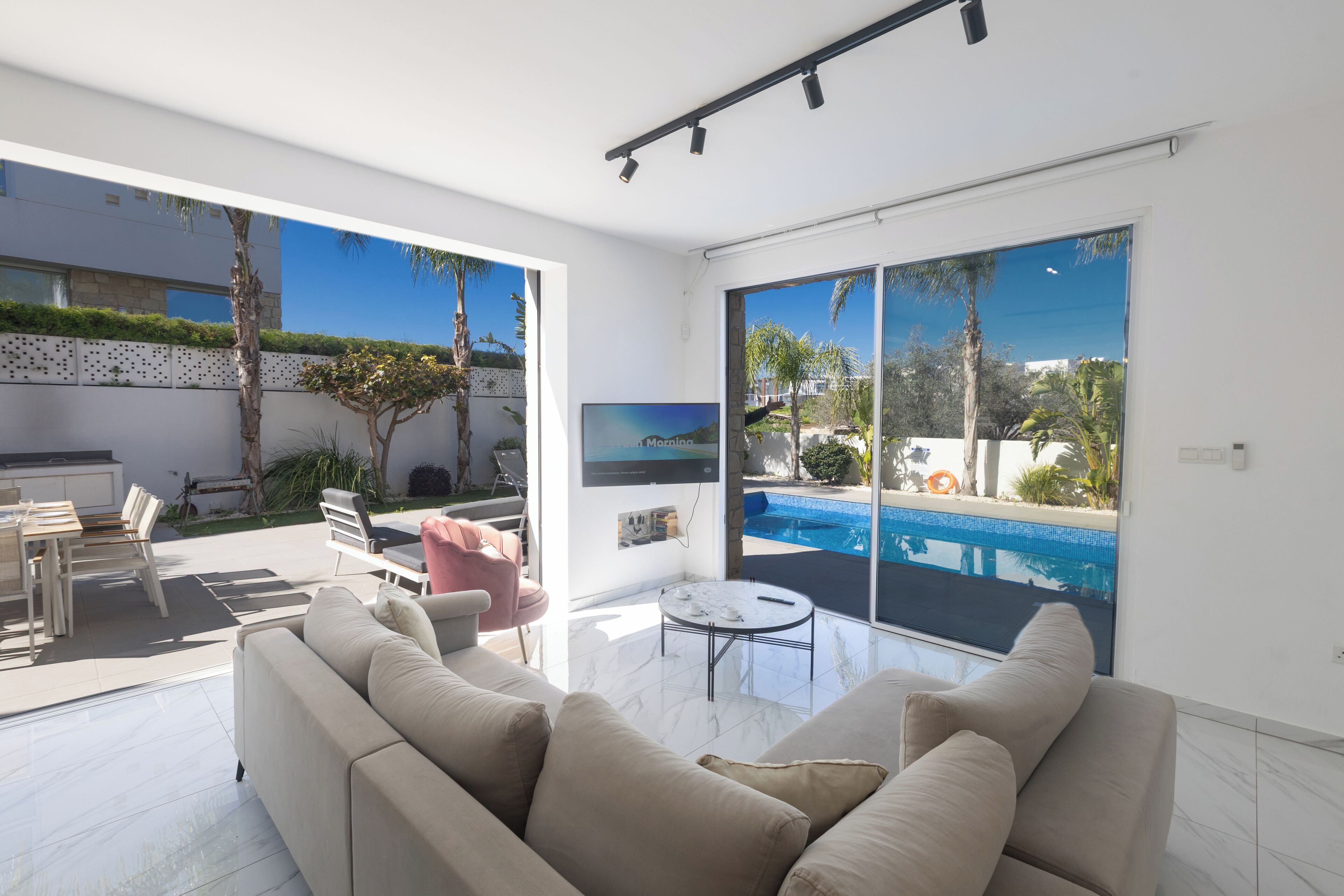 Villa, 4 habitaciones, alberca privada, vista al jardín | Sala de estar