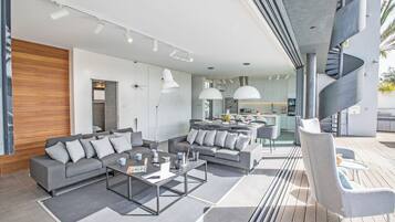 Villa, 4 Bedrooms, Private Pool, Garden View | Living room
