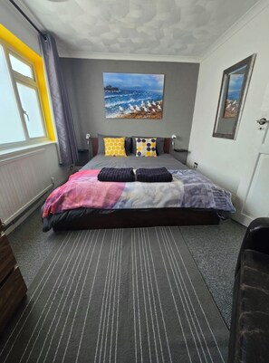 Maison, 3 chambres, vue sur le jardin | 3 chambres, lit de bébé portatif