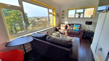 House, 3 Bedrooms, Garden View | Living area