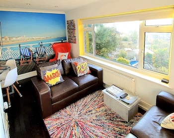 3 Bed House Stunning Views And Free Parking