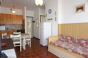 Appartamento, 1 camera da letto, balcone, vista città | Sala da pranzo
