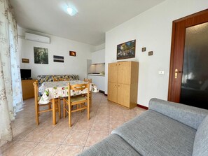 Dining - Studio for 4 People With Terrace-beahost Rentals (Caorle)