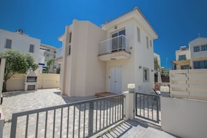 Villa, 3 Bedrooms, Private Pool, Garden View | Property entrance - Protaras Holiday Villa Pv5 (Paralimni)