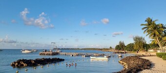 Studio Solitaire Ideal for two Adults - Garden View 1