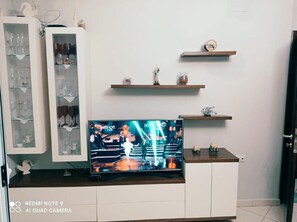 Room, 3 Bedrooms, Smoking, Balcony | Room amenity