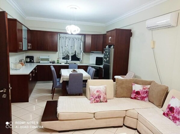 Room, 3 Bedrooms, Smoking, Balcony | Interior