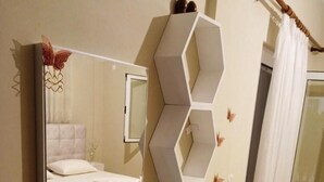 Room, 3 Bedrooms, Smoking, Balcony | 3 bedrooms - Room in Studio - Vila Zaca Sea View Apartment (Ksamil)