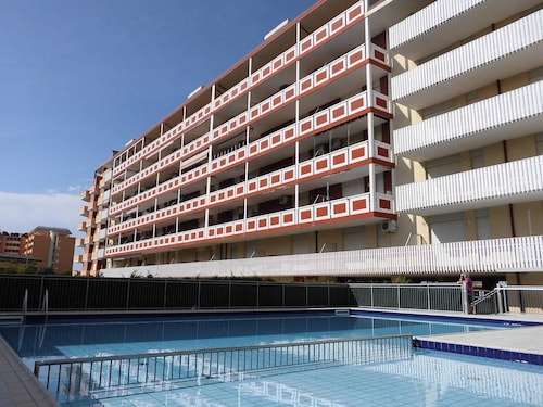 Holiday by the Pool-beahost