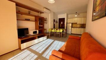 Apartemen, 1 kamar tidur, balkon, pemandangan kebun | Ruang makan