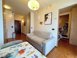 Estudio, 1 habitación, balcón, vista a la alberca | 2 habitaciones 