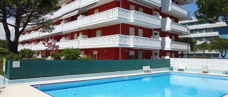 Apartamento, 2 habitaciones, terraza, vistas al jardín | Piscina | Una piscina al aire libre