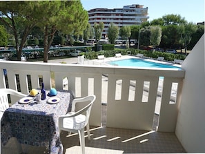 Monolocale, camere multiple, balcone, vista piscina | Piscina | Piscina all'aperto