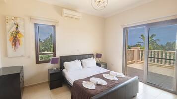 Vila, vários quartos, piscina particular, vista para o jardim | 7 quartos