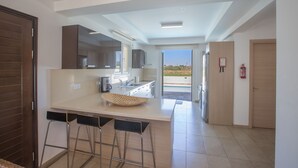 Villa, 3 habitaciones, piscina privada, vistas al jardín | Interior