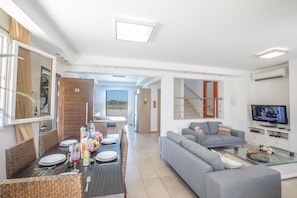Villa, 3 Schlafzimmer, eigener Pool, Gartenblick | Speisen