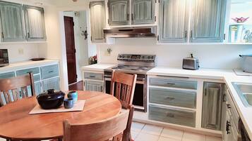 Apartment, 1 Bedroom, Patio | Private kitchen