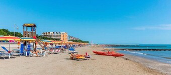 Beautiful Apartment For 5 People-swimming Pool-ac by Beahost Rentals