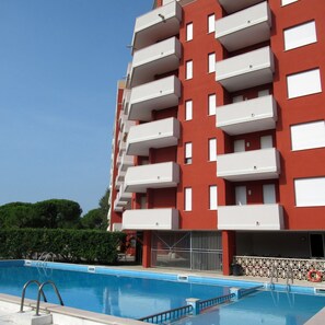Apartment, 1 Schlafzimmer, Balkon, Stadtblick | Pool | Außenpool