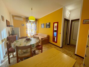 Apartment, 1 Schlafzimmer, Balkon, Poolblick | Esszimmer