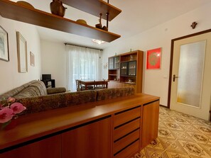 Appartamento, 2 camere da letto, balcone | Soggiorno | TV