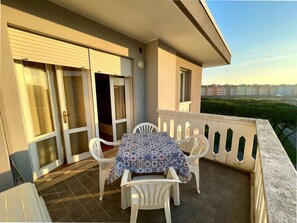 Apartamento, 2 quartos, sacada, vista para a cidade | Terraço/pátio