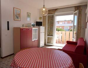 Apartment, 1 Schlafzimmer, Balkon, Gartenblick | Speisen