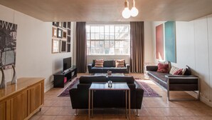 Living room - Two Bedroom Loft in City Centre (Cape Town)