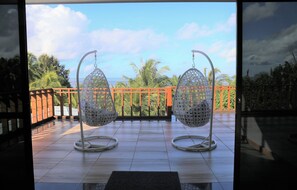 Balcony - Room-master Suite Family Room With Views (Thulusdhoo Island)