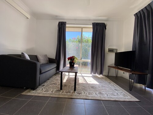Adorable 1-bedroom Guesthouse near Maiden & beach
