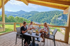 Outdoor dining - Sunny Terrace & Ski Access (Abondance)