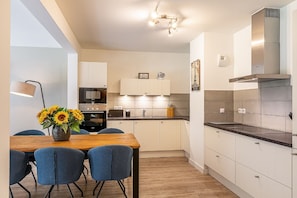 Kühlschrank, Mikrowelle, Wasserkocher, Toaster