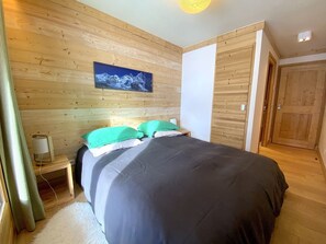 6 chambres, fer et planche à repasser, Wi-Fi, draps fournis