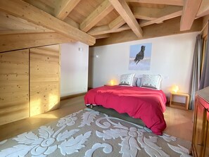 6 bedrooms, iron/ironing board, WiFi, bed sheets