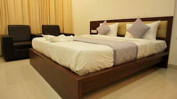 Executive Room | Individually decorated, individually furnished, desk, laptop workspace