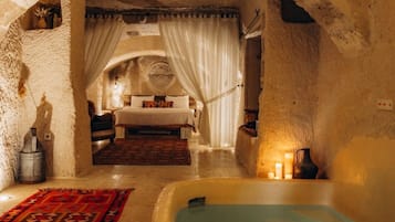 Luxury Room | 1 bedroom, Frette Italian sheets, premium bedding, Select Comfort beds