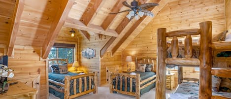 5 bedrooms, desk, WiFi, bed sheets