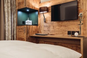 Caja de seguridad en la habitación y escritorio 